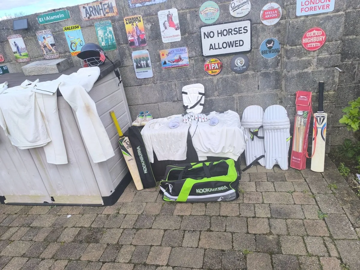 Cricket bag and gear - Image 1