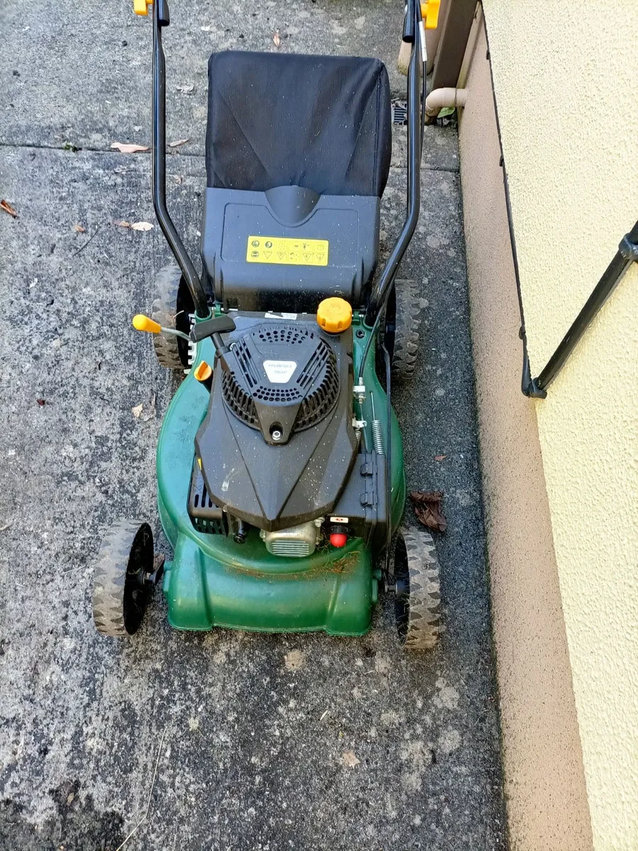 Petrol lawnmower - Image 1