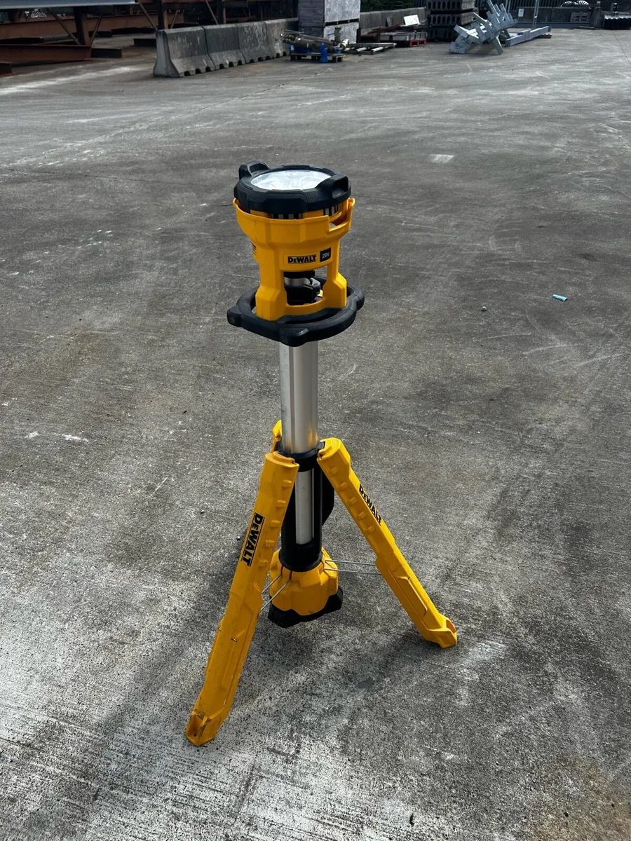 Dewalt tripod light - Image 4