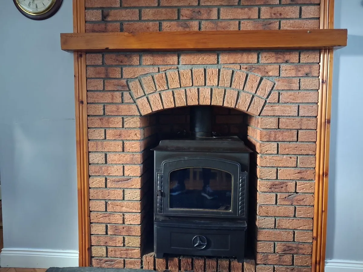 Oil fired stove,with back boiler. - Image 4