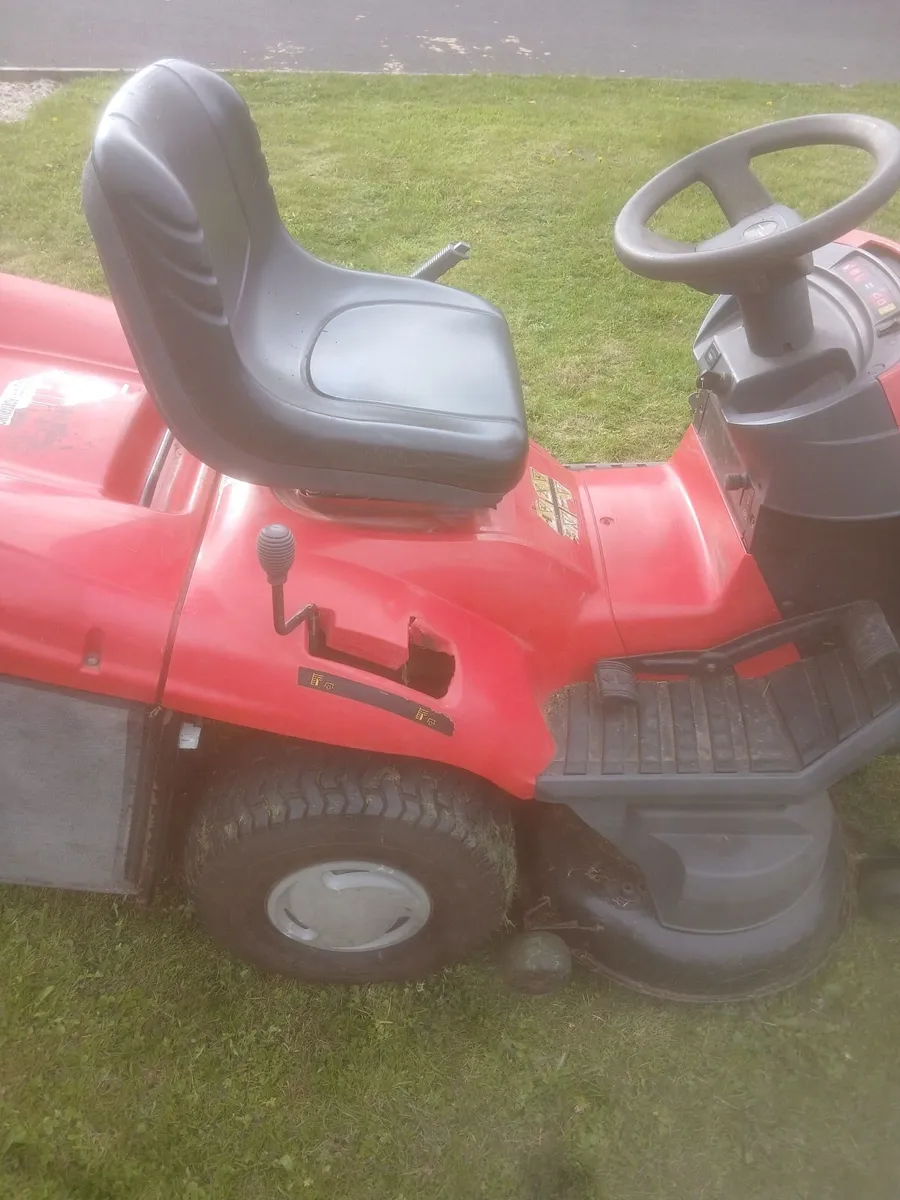 Lawnmower castle garden - Image 1