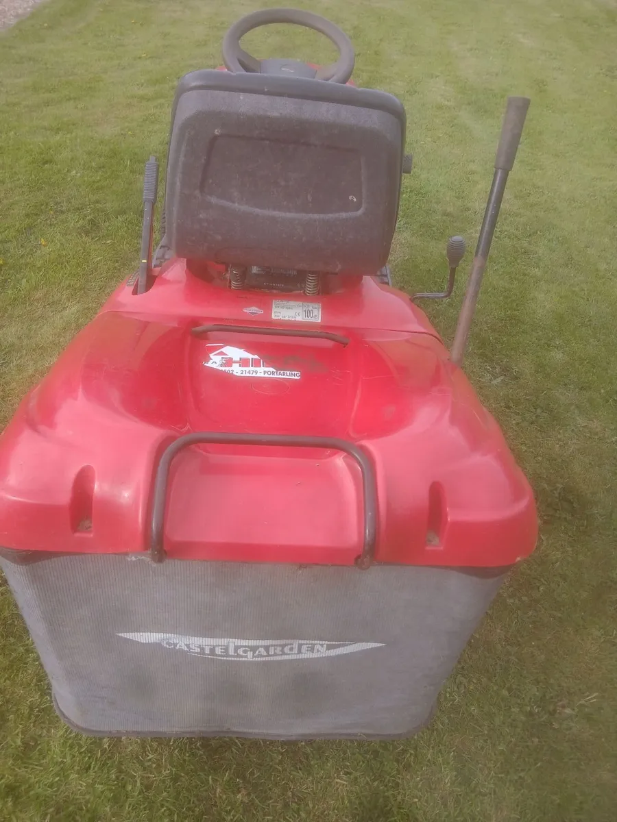 Lawnmower castle garden - Image 3