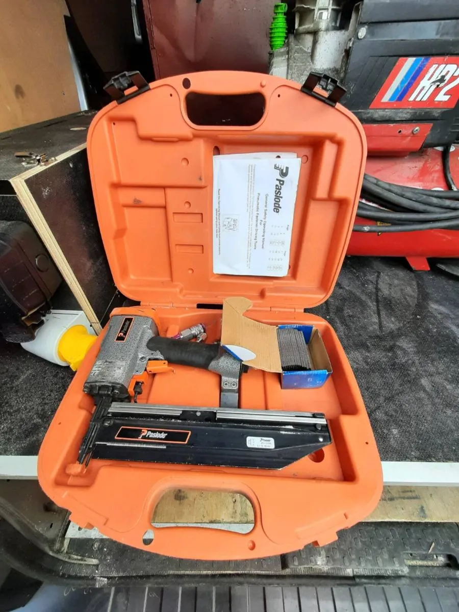 paslode 16g nail gun and compressor - Image 3