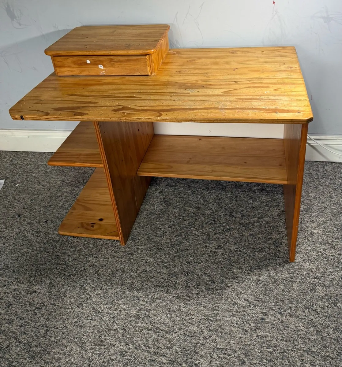 Study table - Image 1