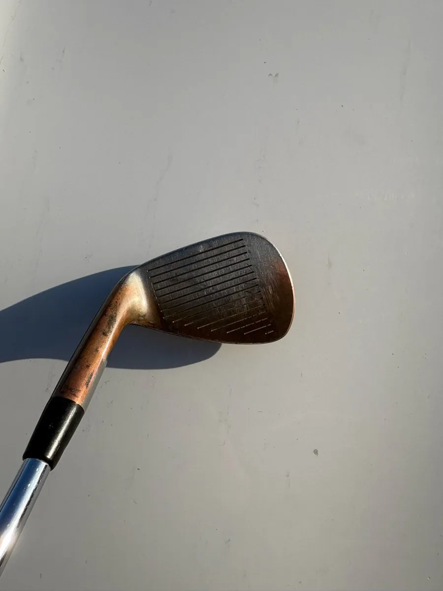 Mizuno Wedge - Image 1