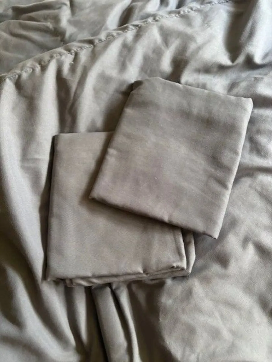 Dark Grey Duvet Cover + 2 Pillowcases - Image 2