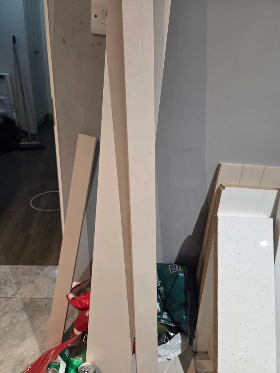 Worktop and kitchen unit leftovers - Image 1