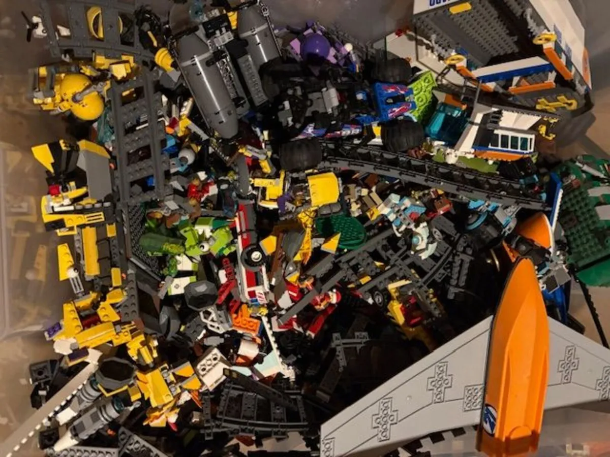 Gigantic box of lego - Image 2