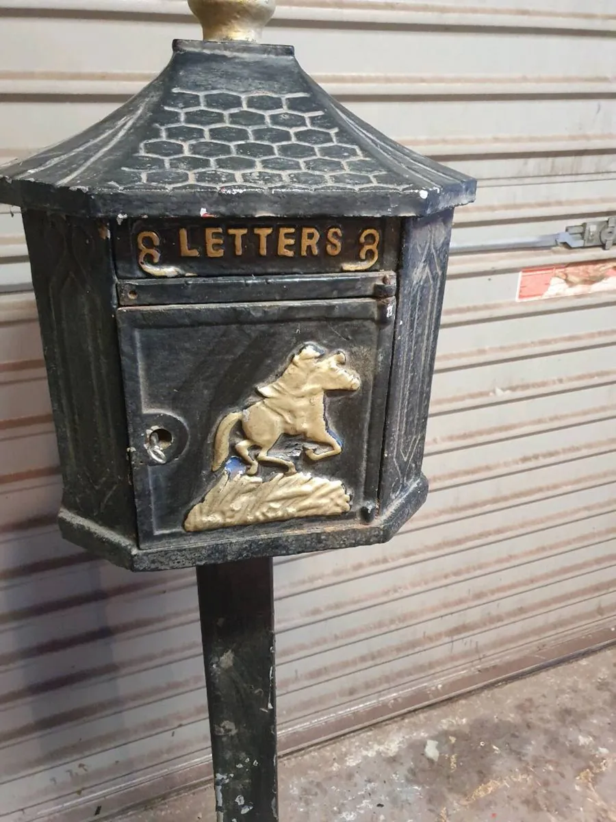 Cast iron post box - Image 1