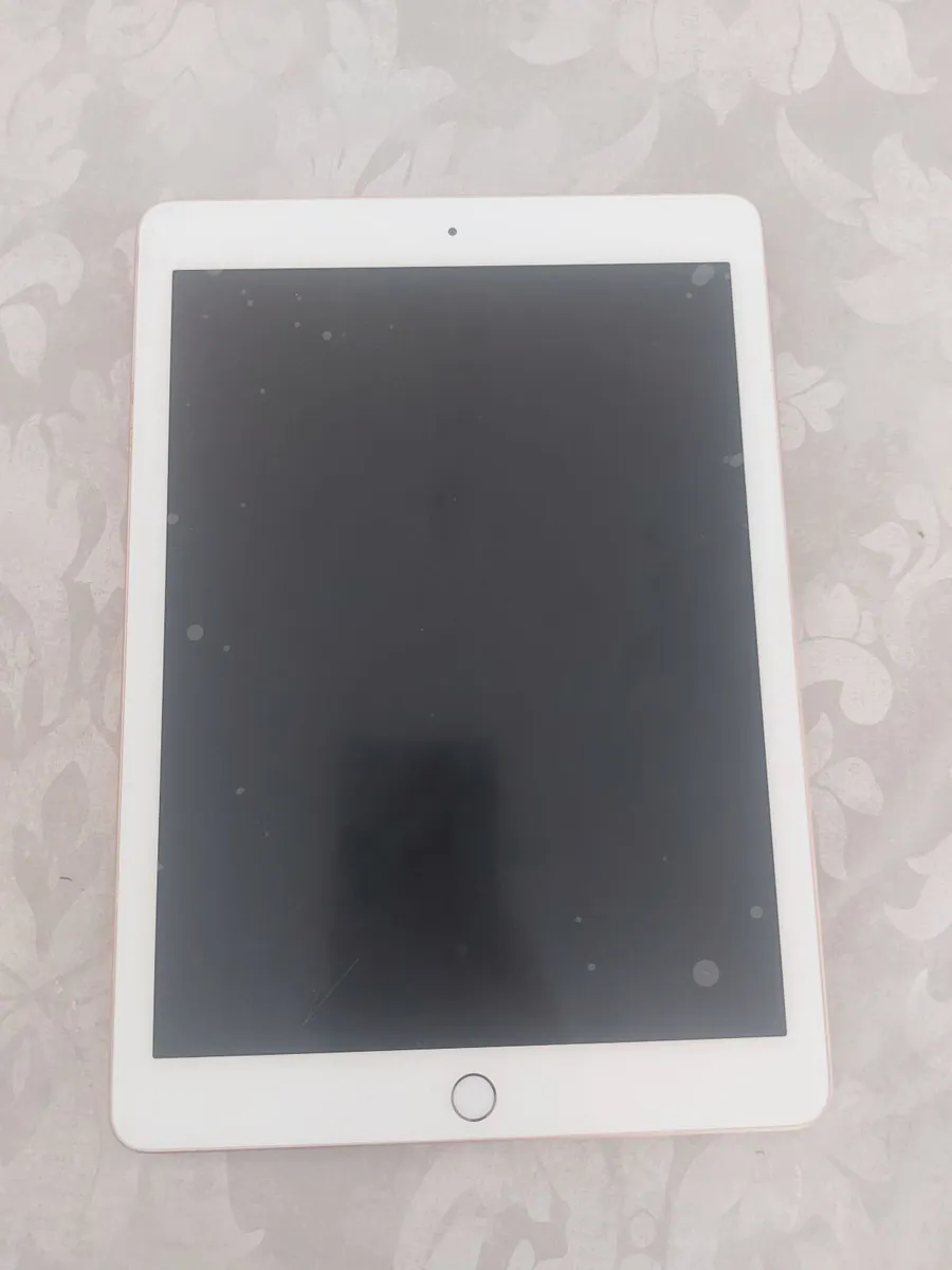 iPad (6th Gen.) with Apple Pencil (1st Gen.) - Image 3