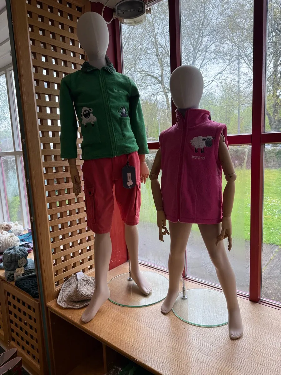 Mannequins. 3 Woman sitting and children - Image 4