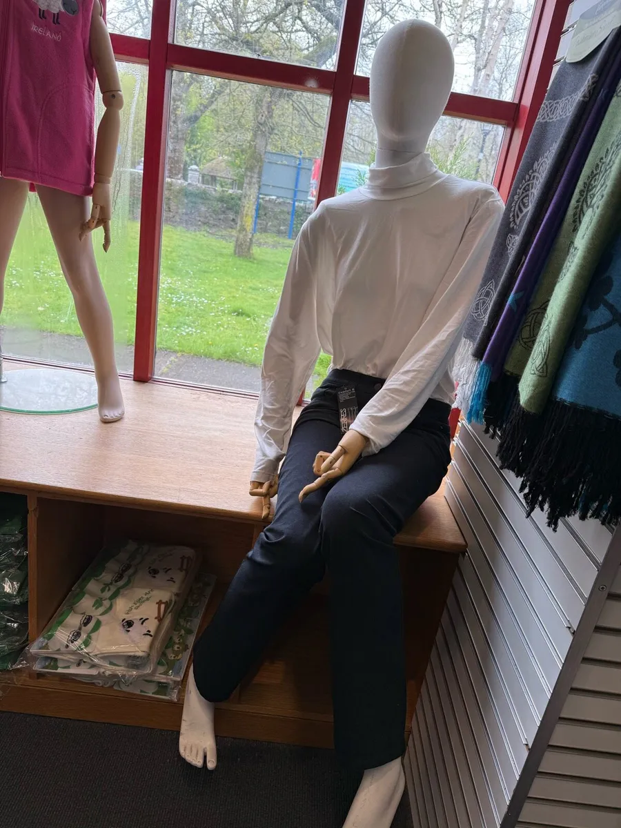 Mannequins. 3 Woman sitting and children - Image 2