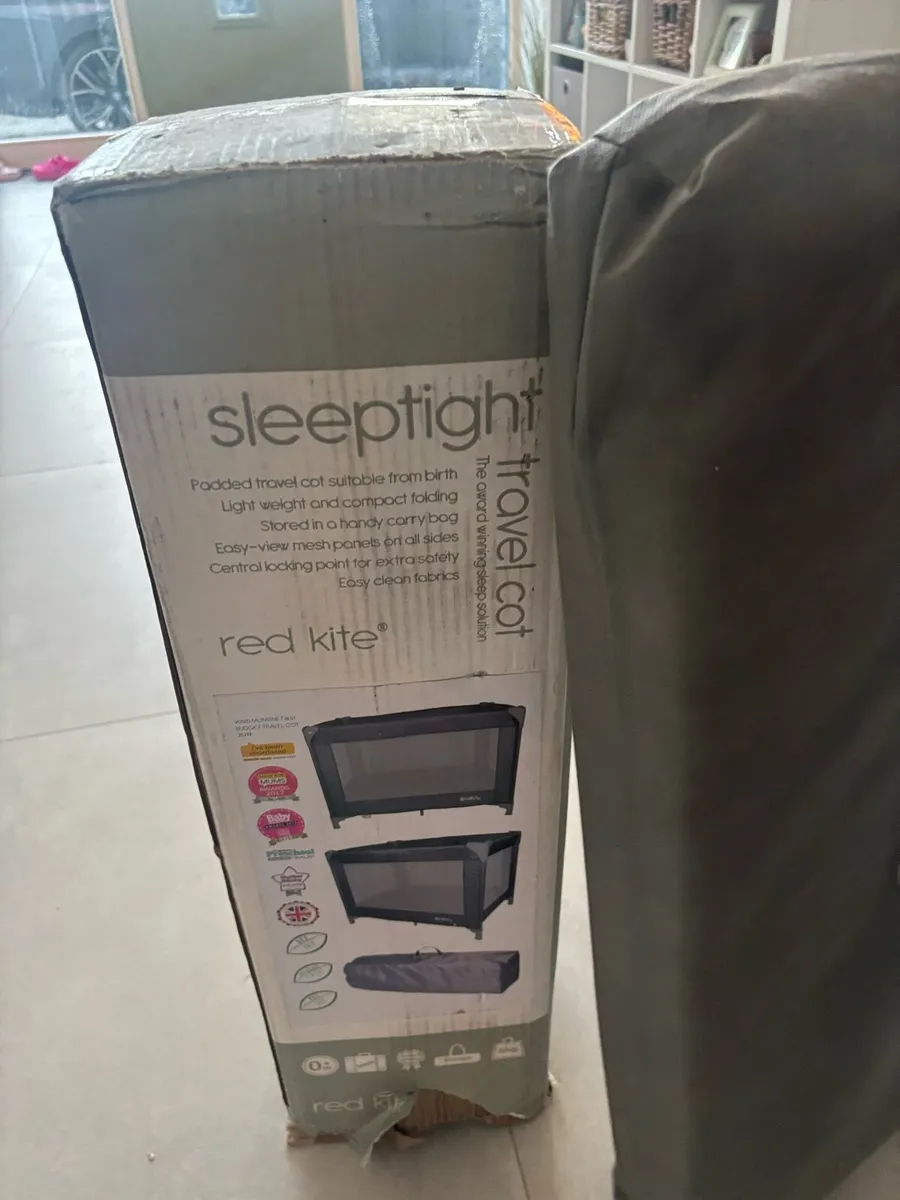 Travel cot plus mattress - Image 1