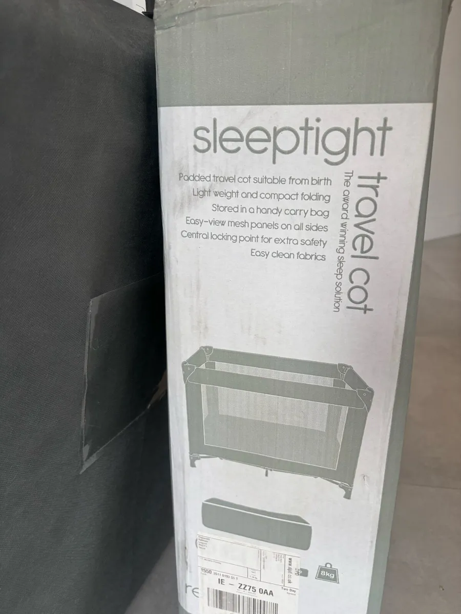 Travel cot plus mattress - Image 3
