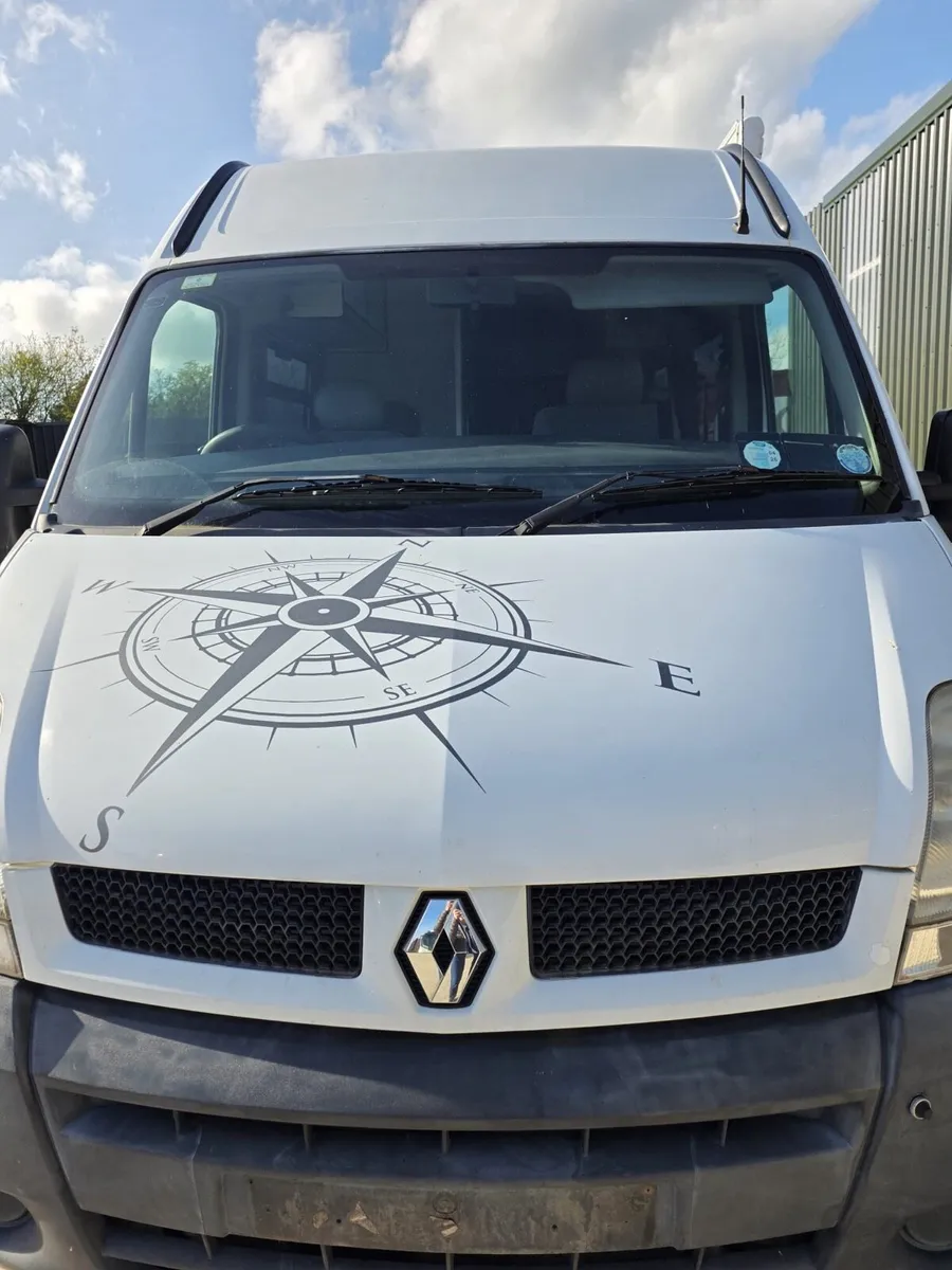 Renault Master campervan - Image 4