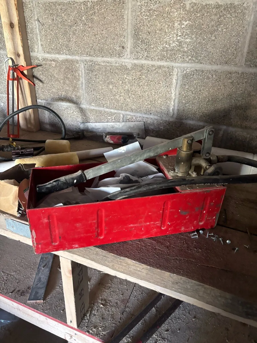 Plumbers pressure tester - Image 1