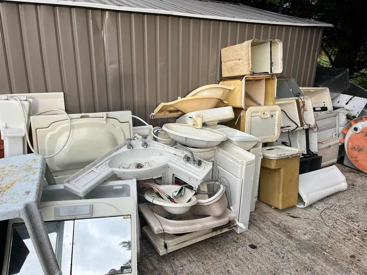 Caravan parts, windows and panels - Image 3