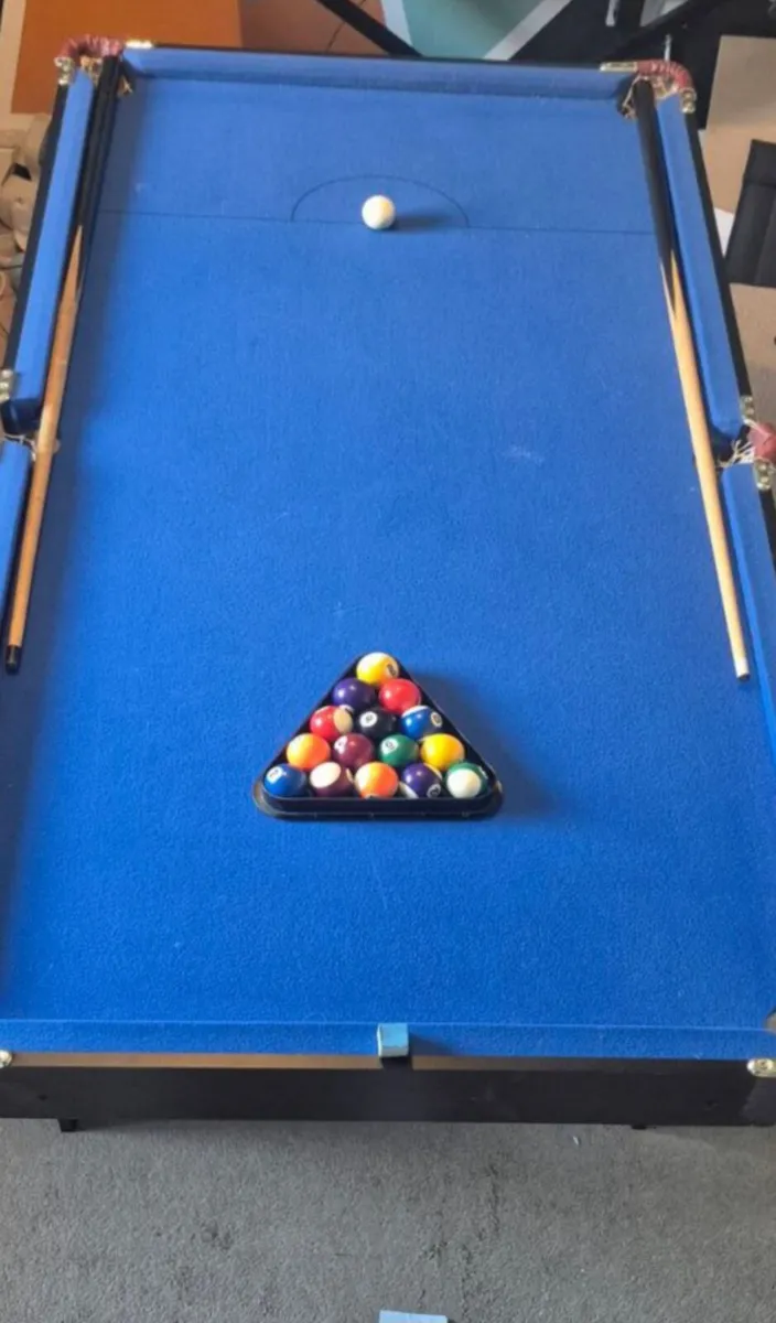 Pool table - Image 1