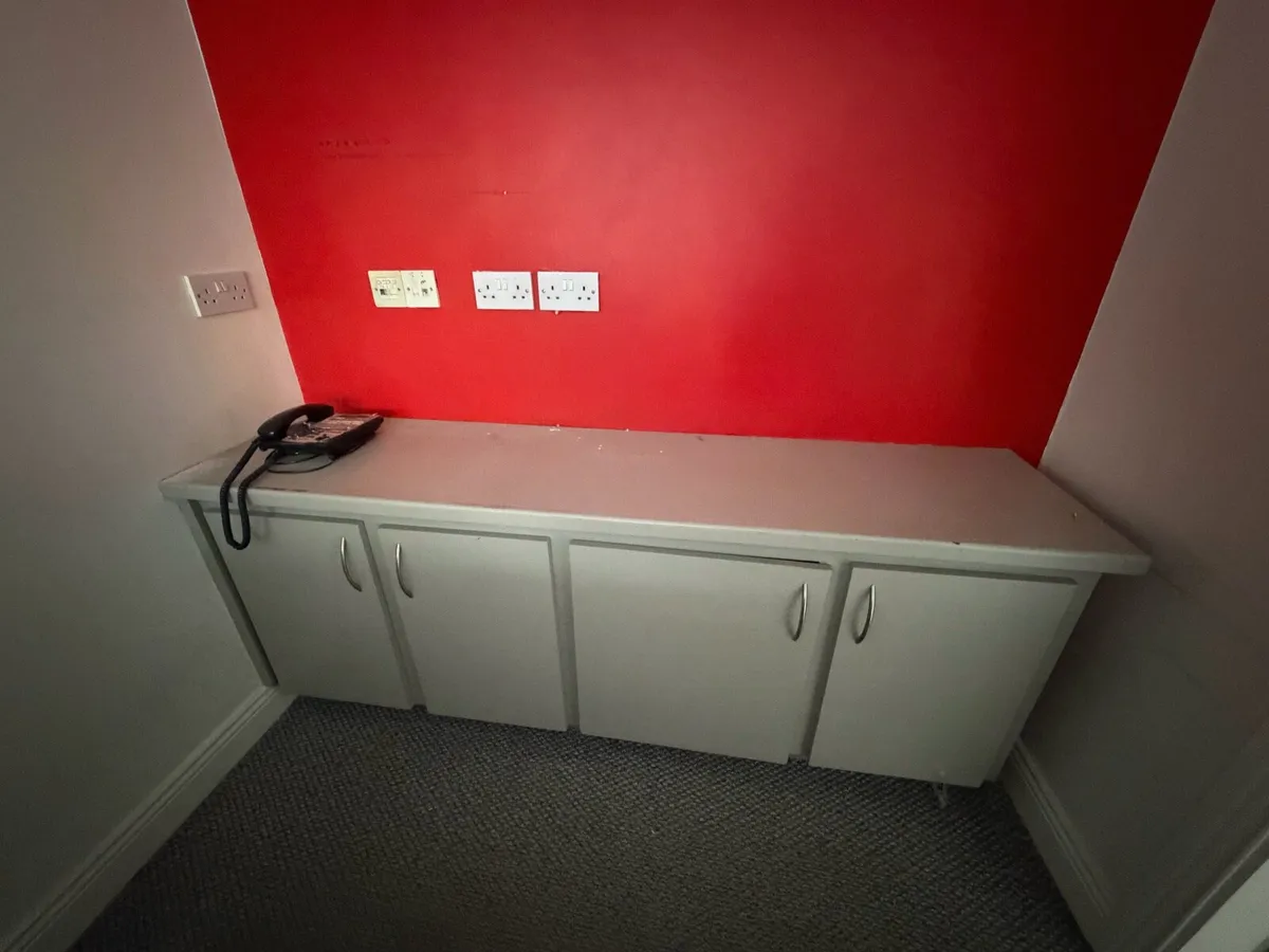 Office counter/ display area/ fitted presses - Image 4