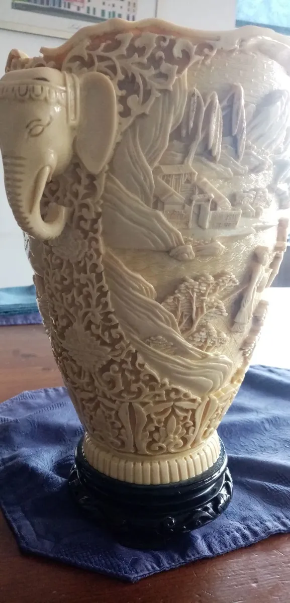 Eye Catching. Chinese Vase Ivory Look. - Image 1