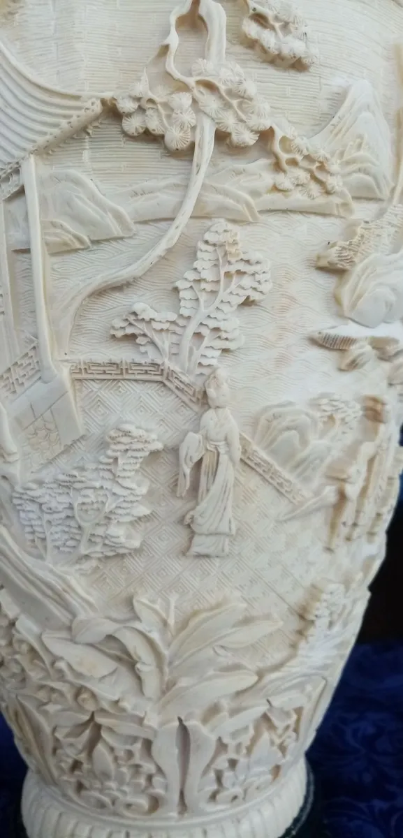 Eye Catching. Chinese Vase Ivory Look. - Image 3