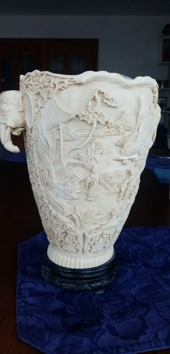 Eye Catching. Chinese Vase Ivory Look. - Image 4