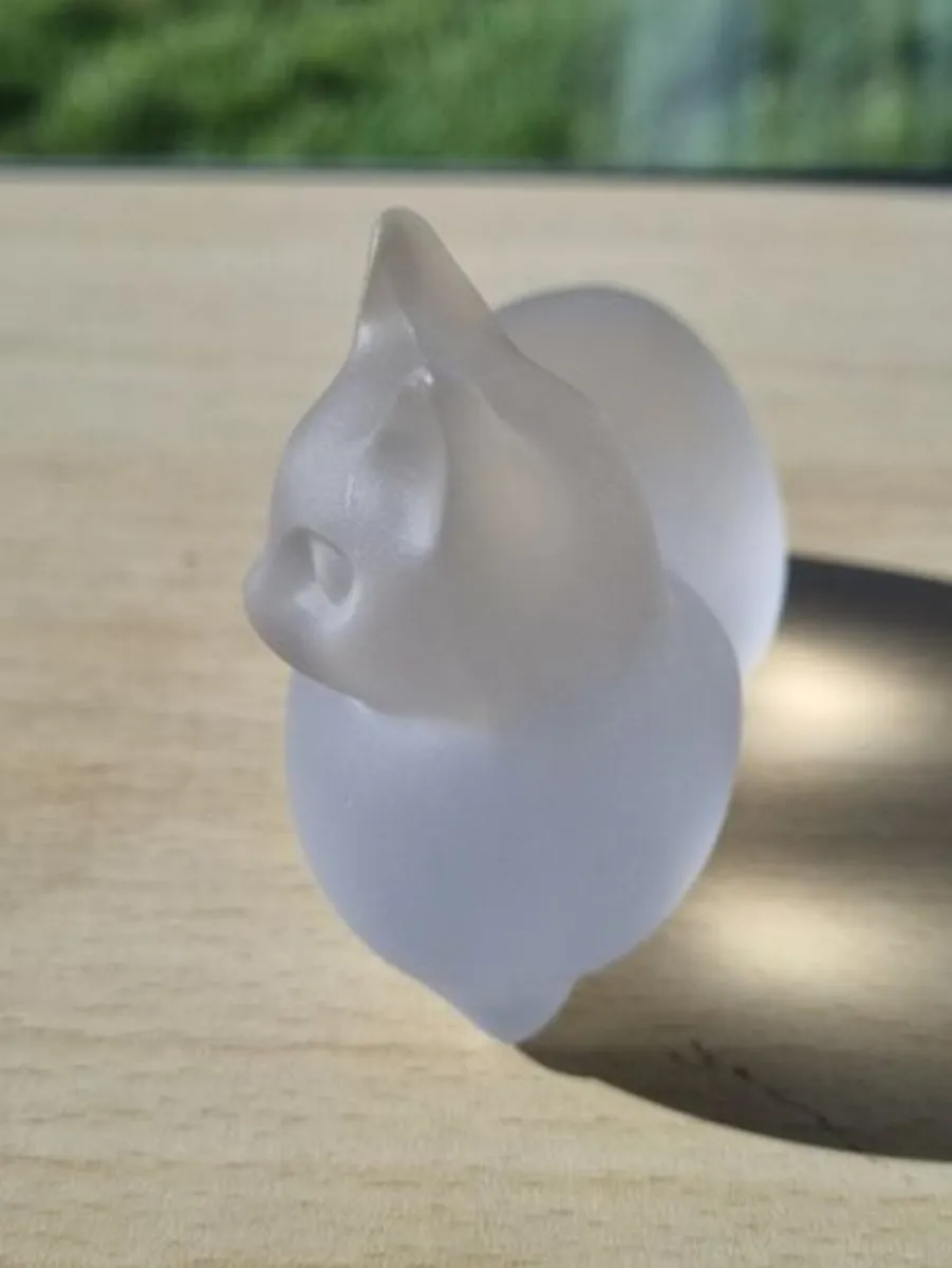 Lenox - a cat figurine made of frosted crystal - Image 2