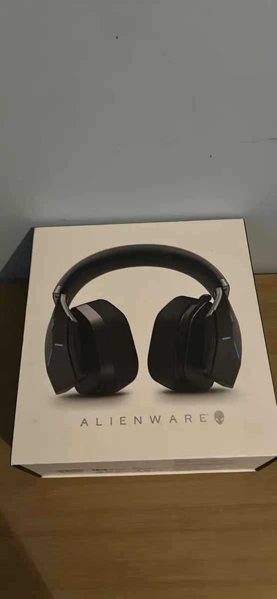 Alienware AW988 Gaming Headset - Image 1