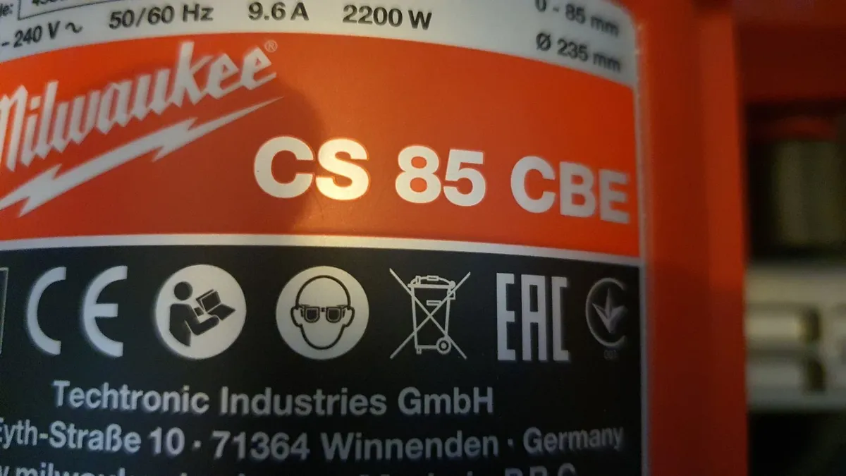 2200W Milwaukee 235mm Circular Saw - Image 3