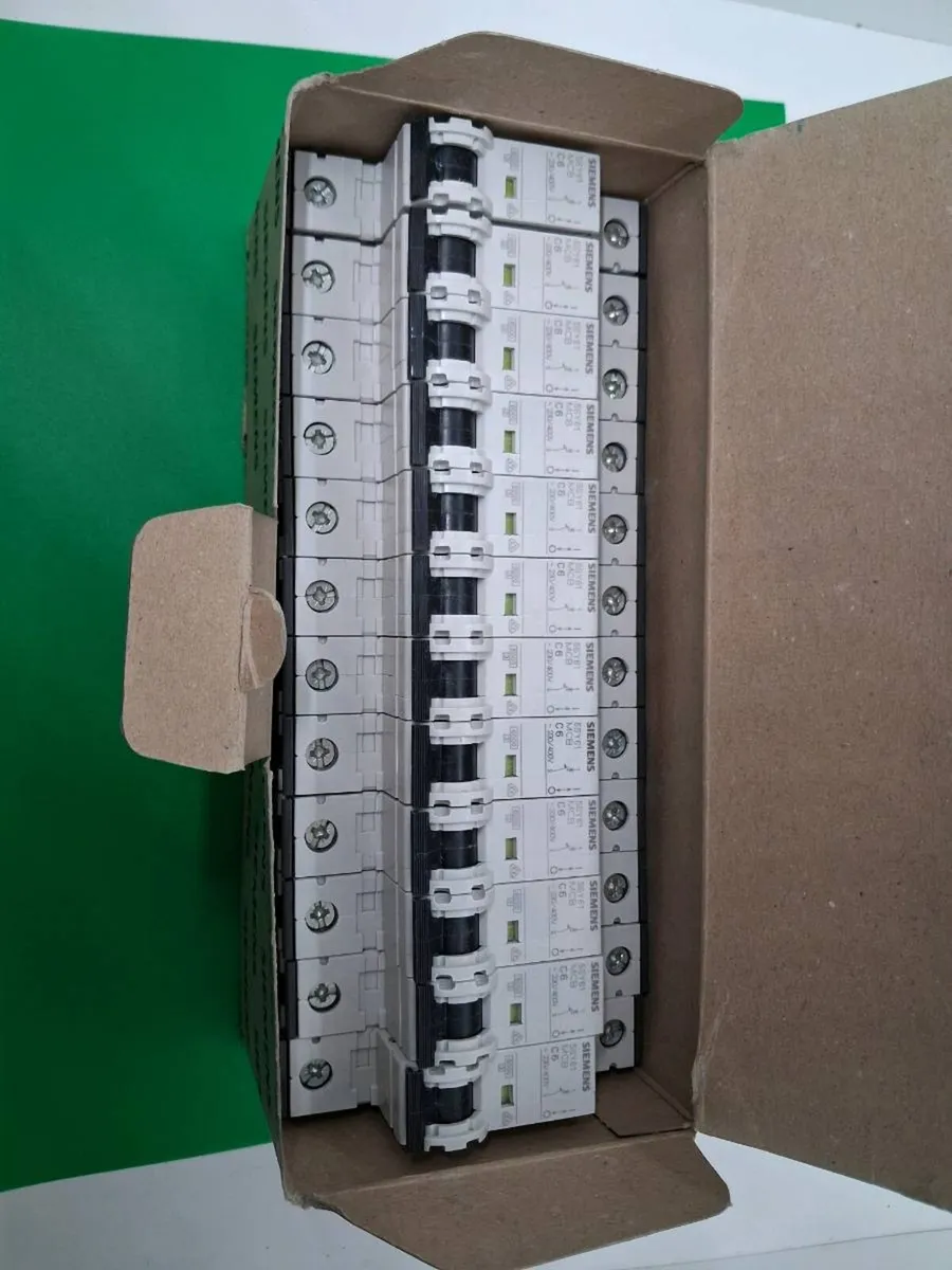 Postage - 12 x Siemens 5SY6106-7 MCB C6 1-Pole - Image 4