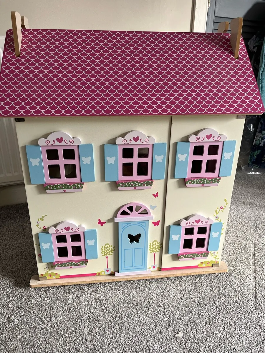 Wooden dolls house - Image 1