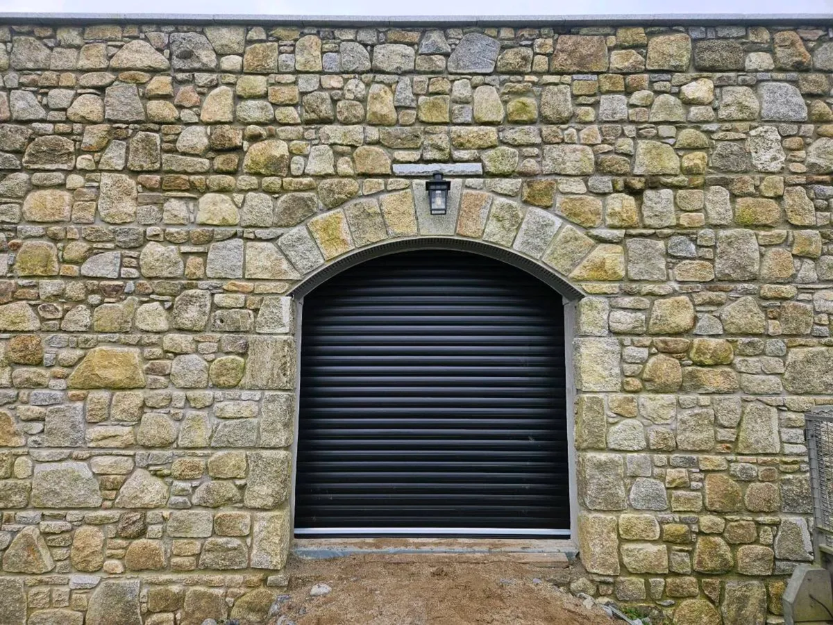 Roller doors - Image 1