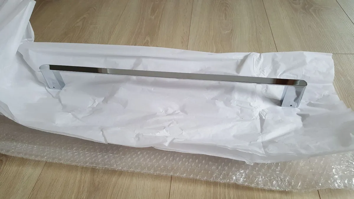 Aqualla Towel Rail – brand new, in box - Image 3
