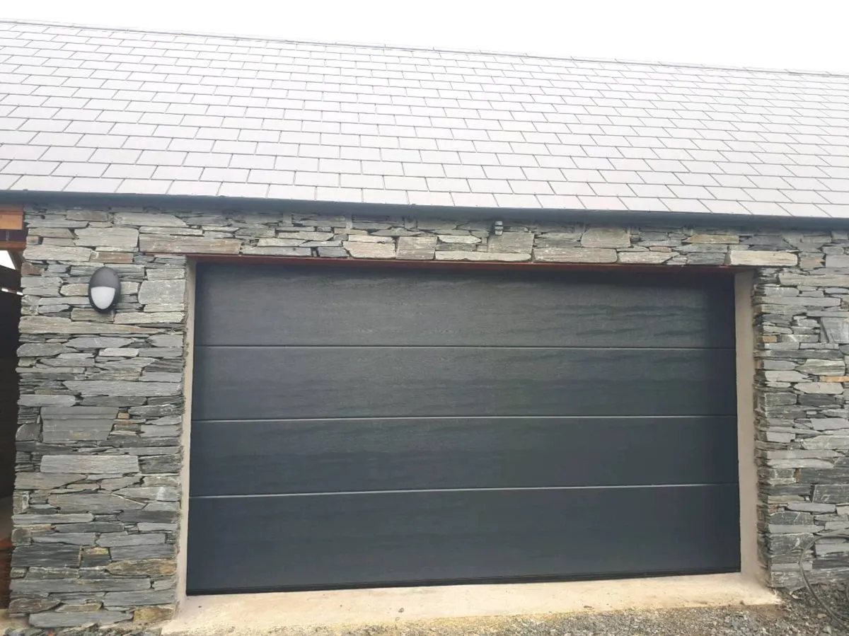 Garage doors - Image 1