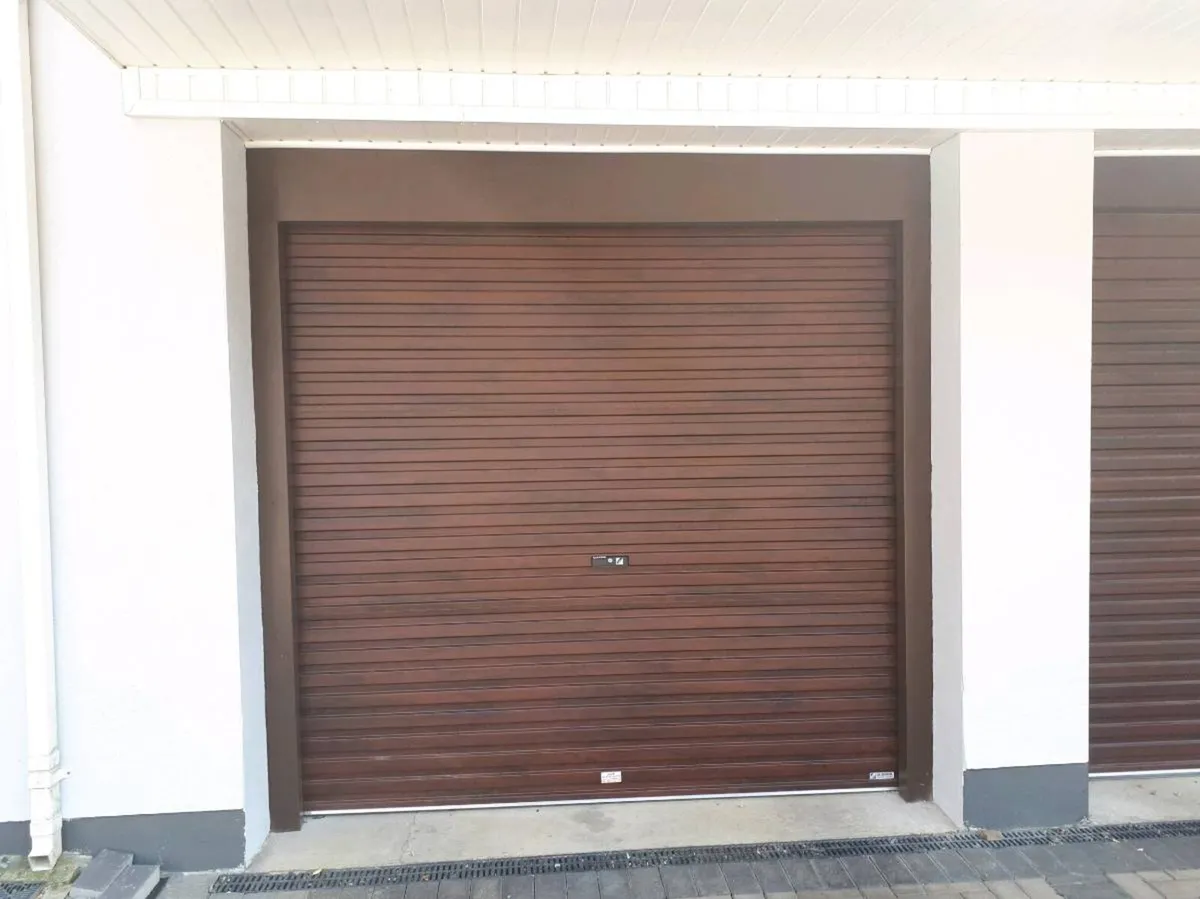 Garage doors - Image 2