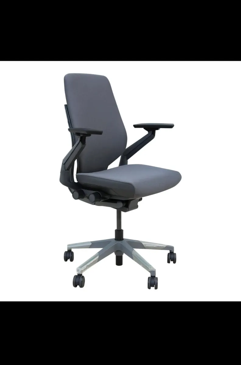 Ergonomic office chair - Image 1