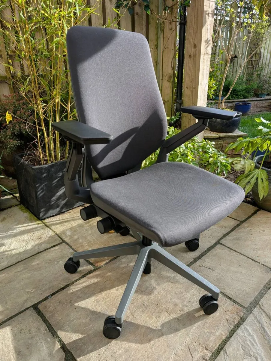 Ergonomic office chair - Image 3