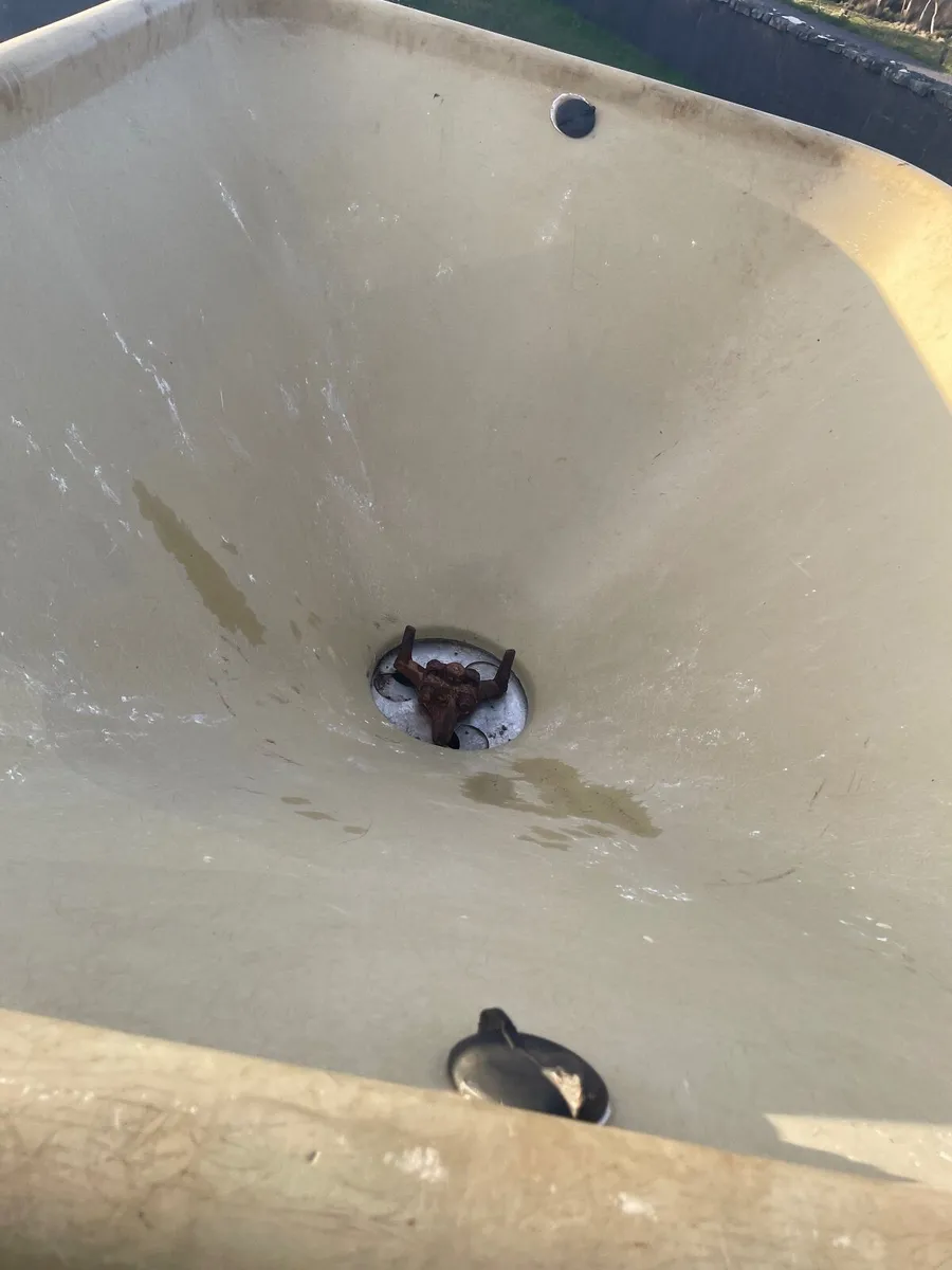 Fertiliser spreader - Image 2