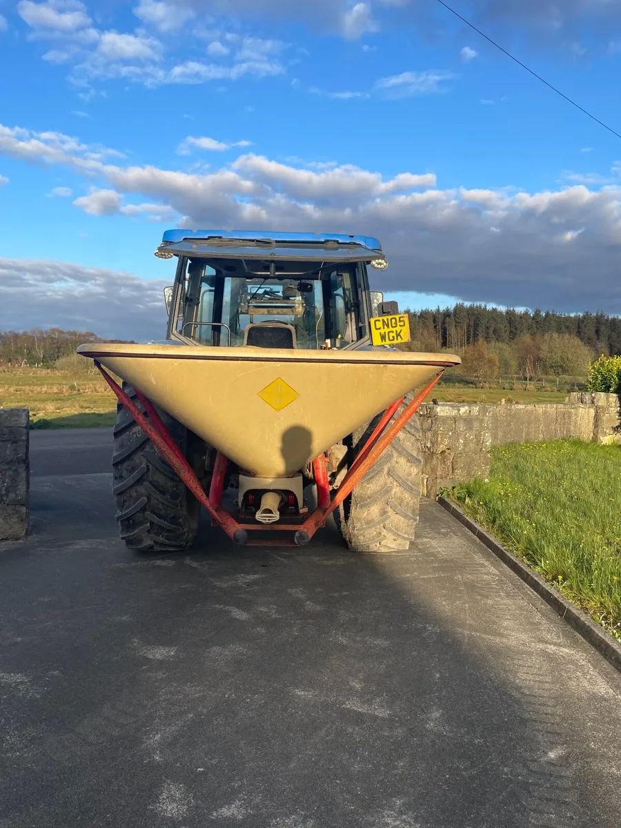 Fertiliser spreader - Image 4