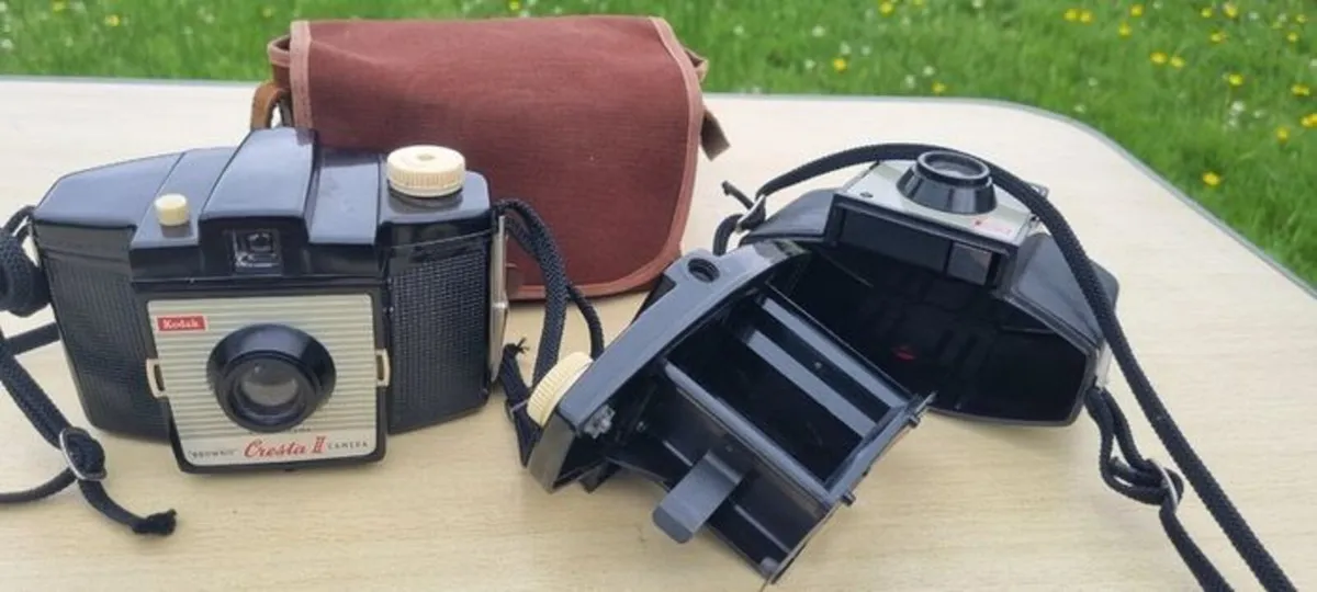 Two Kodak Brownie Cresta cameras - Image 4