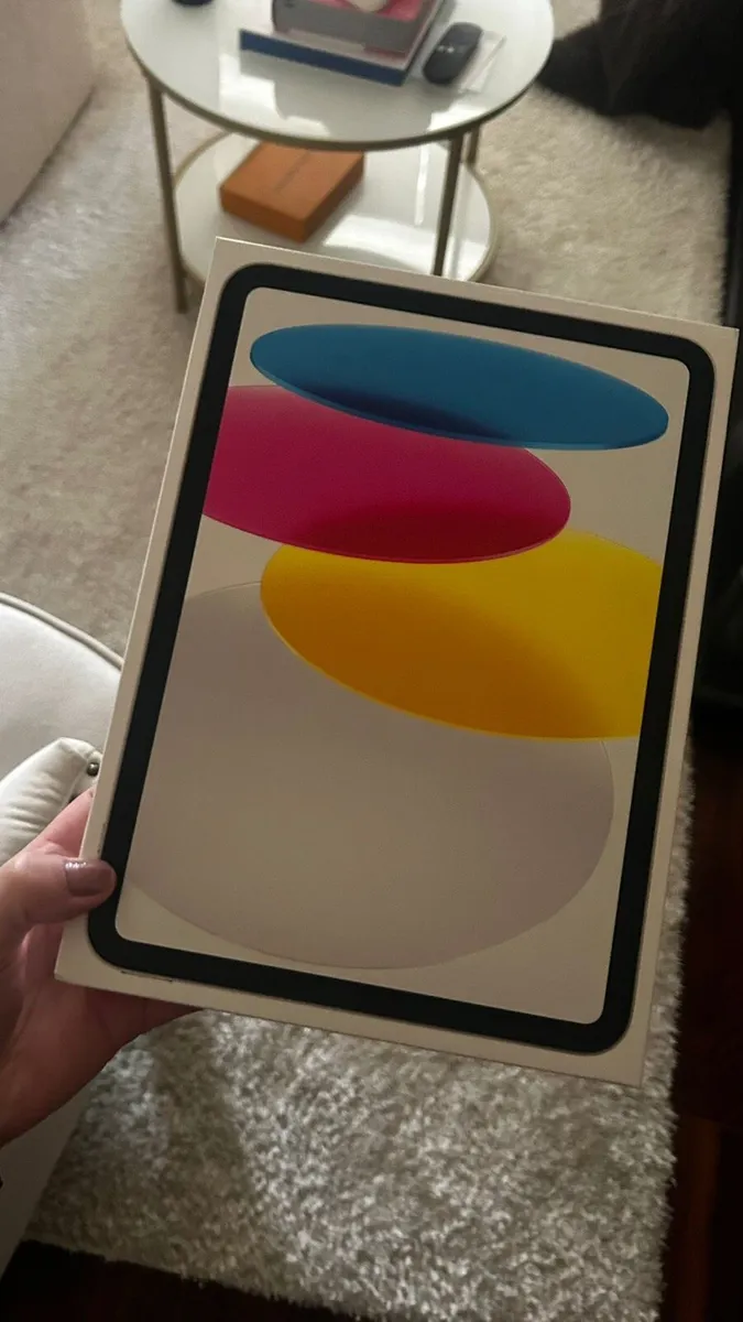 iPad 10th Gen 64GB- Like New with box + Keyboard - Image 2