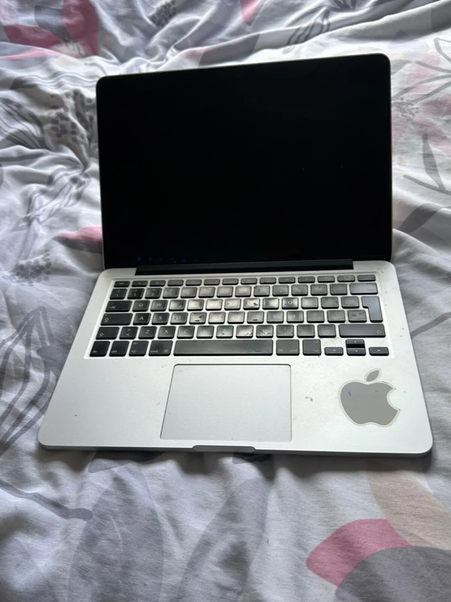 Apple MacBook Laptop - Image 1