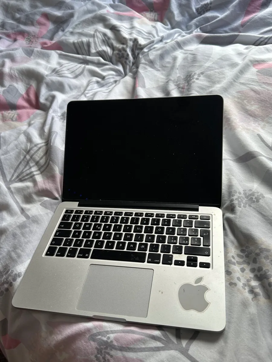 Apple MacBook Laptop - Image 4