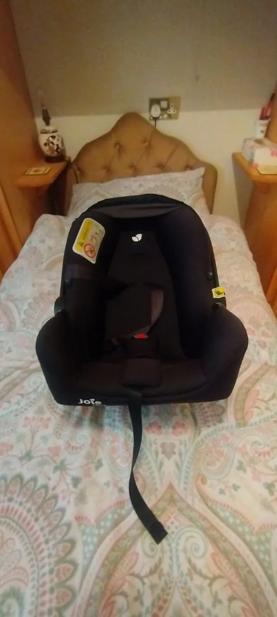 JOIE Car seat/baby carries (i-snug) - Image 1