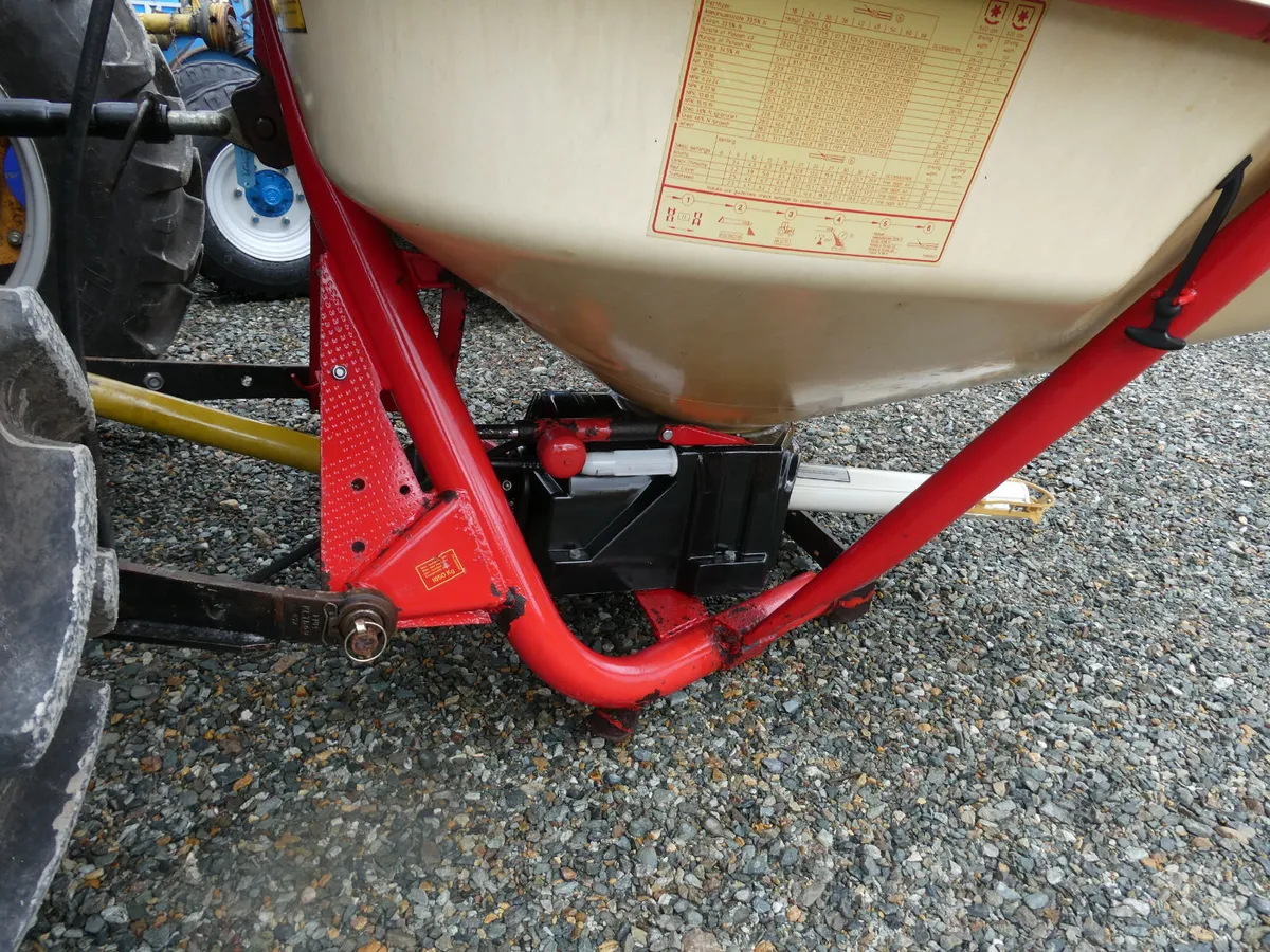 Vicon 1354 Fertiliser spreader - Image 4
