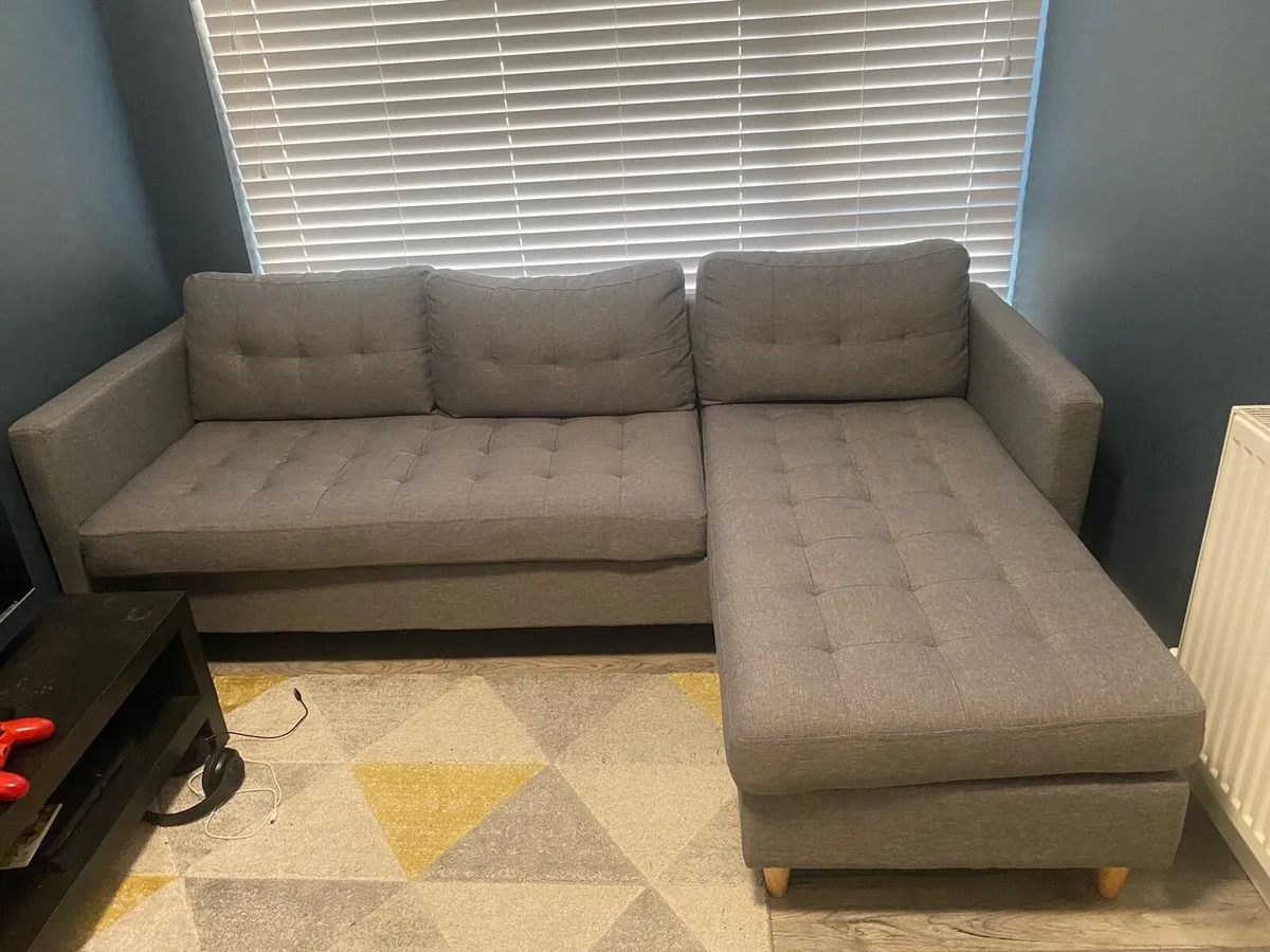 L shaped couch - Image 1