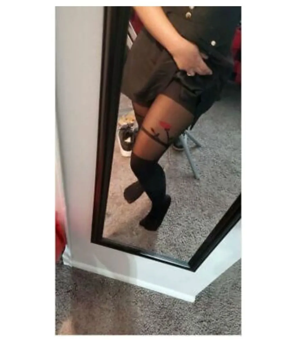 Woman tights with roses - Image 4