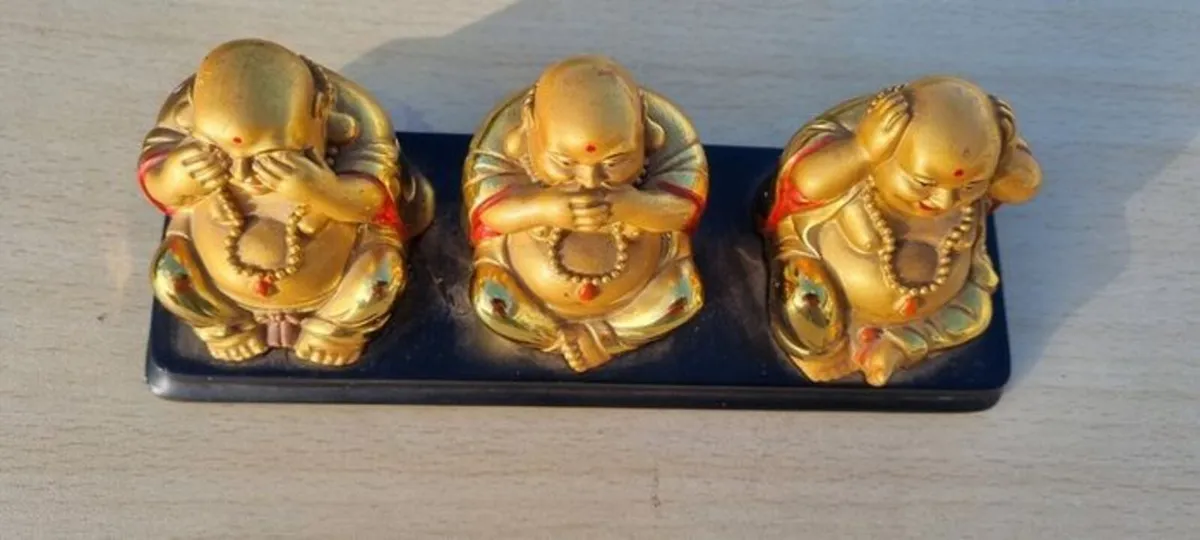 Three brass Buddha figurines - Image 4