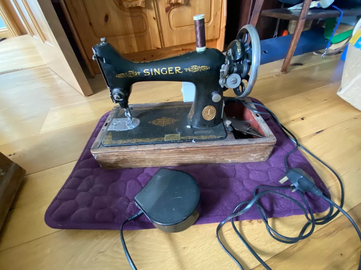 Singer Sewing machine - Image 1
