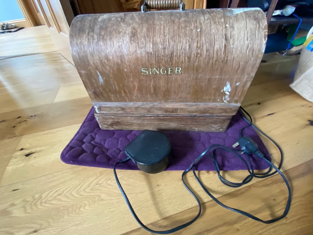 Singer Sewing machine - Image 3